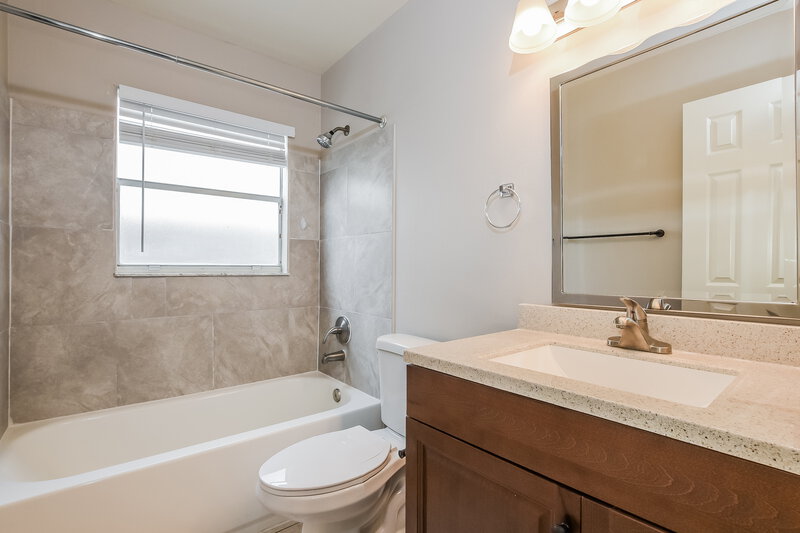 2,345/Mo, 1999 Excalibur Dr Orlando, FL 32822 Bathroom View