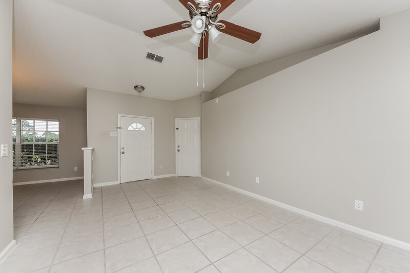 1,980/Mo, 2 Coventry Ct Kissimmee, FL 34758 Living Room View 2