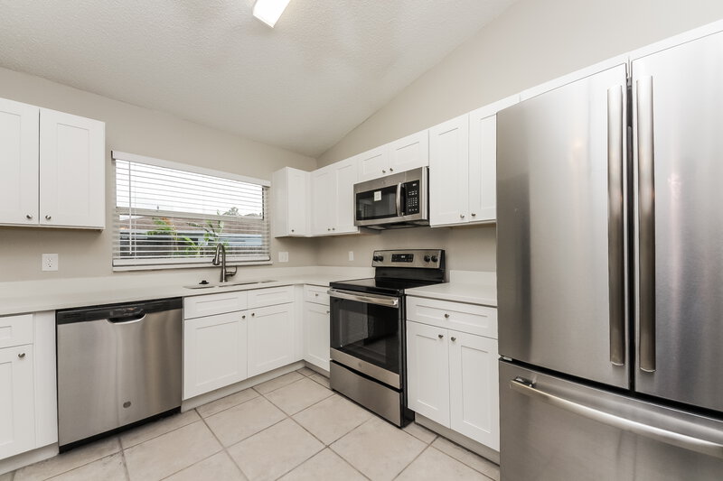 1,980/Mo, 2 Coventry Ct Kissimmee, FL 34758 Kitchen View
