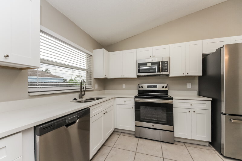 1,980/Mo, 2 Coventry Ct Kissimmee, FL 34758 Kitchen View 2