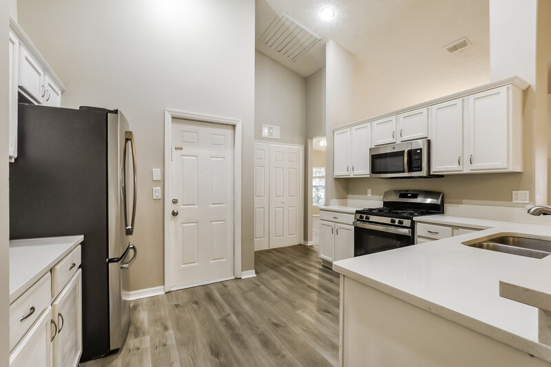 2,110/Mo, 15849 Green Cove Blvd Clermont, FL 34714 Kitchen View