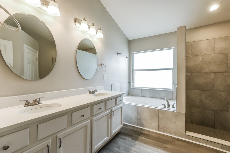 2,110/Mo, 15849 Green Cove Blvd Clermont, FL 34714 Main Bathroom View