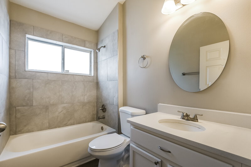 2,110/Mo, 15849 Green Cove Blvd Clermont, FL 34714 Bathroom View