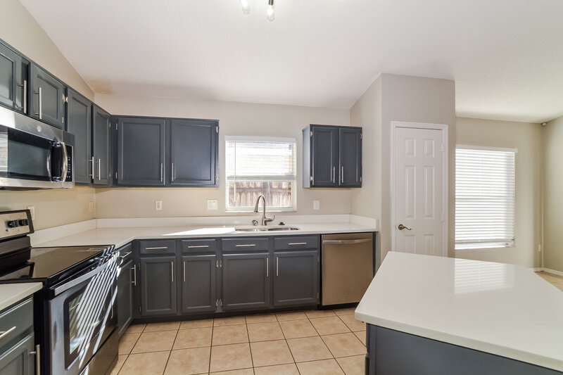 2,350/Mo, 4412 Brookstone Ct Orlando, FL 32826 Kitchen View 2