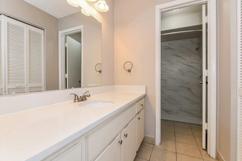 2,375/Mo, 4728 Alexis Dr Kissimmee, FL 34746 Main Bathroom View