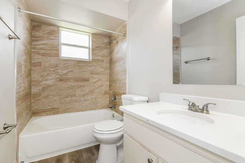 2,375/Mo, 4728 Alexis Dr Kissimmee, FL 34746 Bathroom View