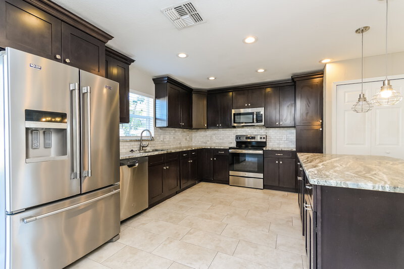 2,705/Mo, 3278 Amberley Park Cir Kissimmee, FL 34743 Kitchen View 2