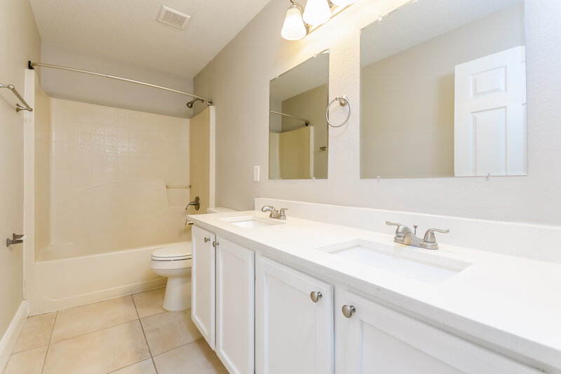 2,705/Mo, 3278 Amberley Park Cir Kissimmee, FL 34743 Bathroom View