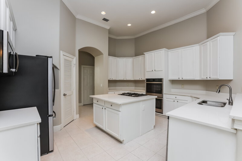 4,170/Mo, 5717 Aloma Woods Blvd Oviedo, FL 32765 Kitchen View 2