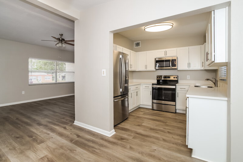 0/Mo, 1720 N Hudson St Orlando, FL 32808 Dining Room View