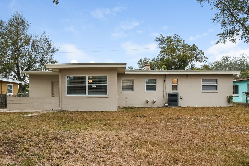 0/Mo, 1720 N Hudson St Orlando, FL 32808 Rear View