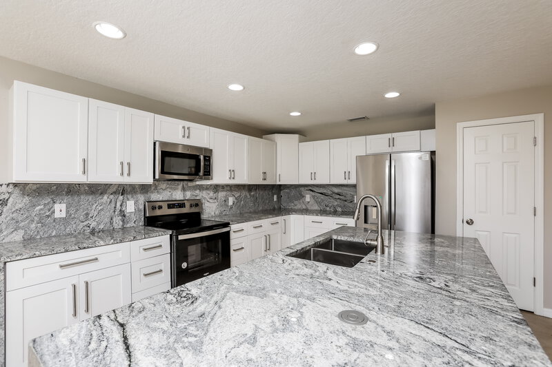 0/Mo, 356 Black Springs Ln Winter Garden, FL 34787 Kitchen View