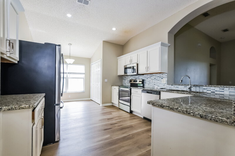 2,145/Mo, 30313 Pga Dr Sorrento, FL 32776 Kitchen View