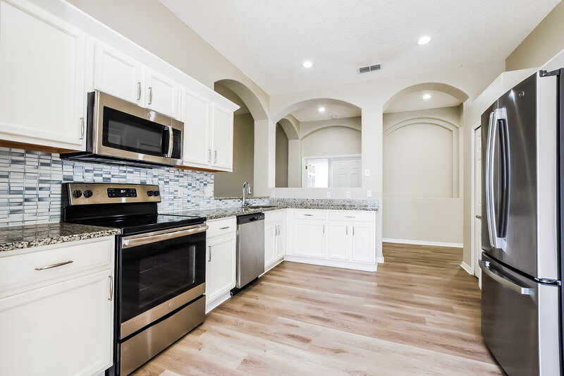 2,145/Mo, 30313 Pga Dr Sorrento, FL 32776 Kitchen View 2