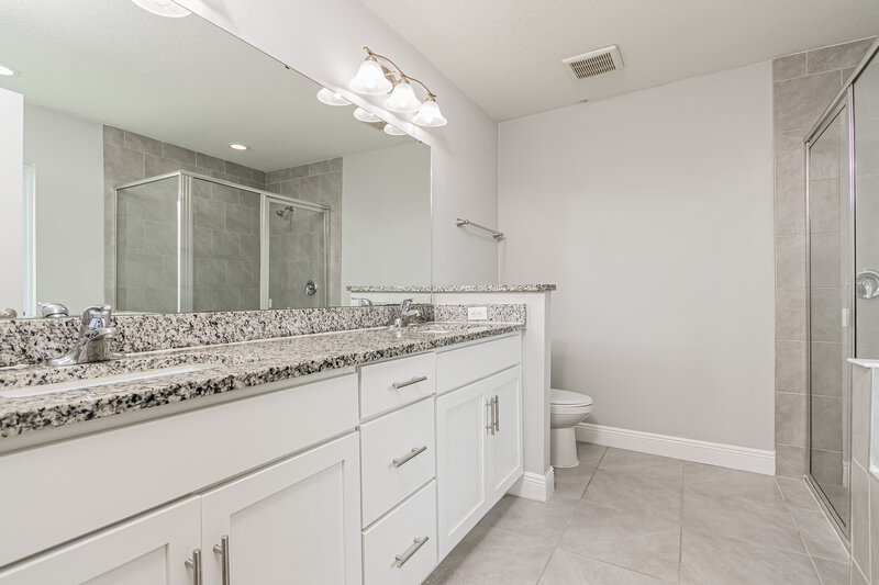 2,040/Mo, 437 Britten Dr Kissimmee, FL 34758 Main Bathroom View