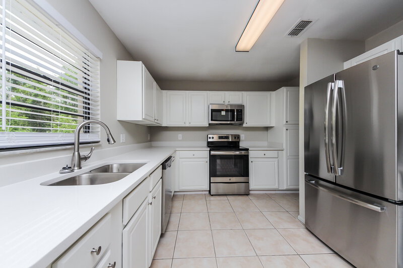 2,110/Mo, 1483 Tamra Ct Kissimmee, FL 34744 Kitchen View 2