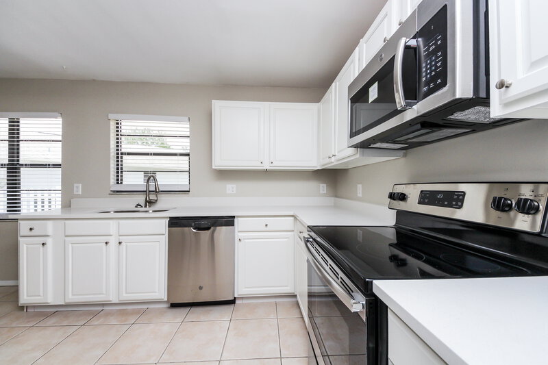 2,110/Mo, 1483 Tamra Ct Kissimmee, FL 34744 Kitchen View 3