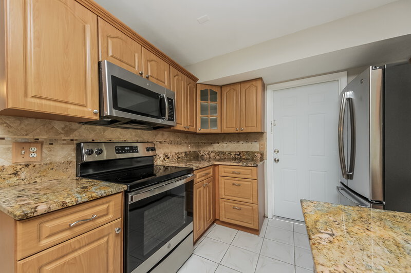 2,335/Mo, 12127 Dakota Woods Ln Orlando, FL 32824 Kitchen View 2