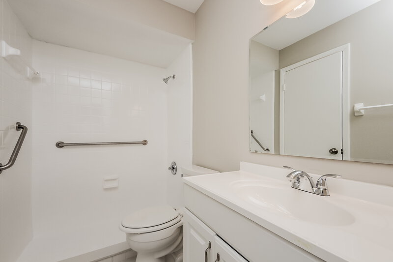 2,335/Mo, 12127 Dakota Woods Ln Orlando, FL 32824 Bathroom View