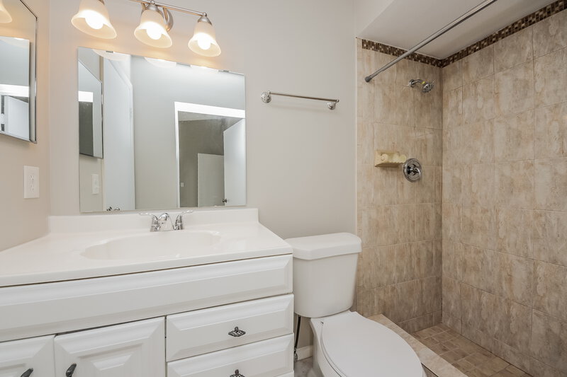 2,335/Mo, 12127 Dakota Woods Ln Orlando, FL 32824 Bathroom View 2