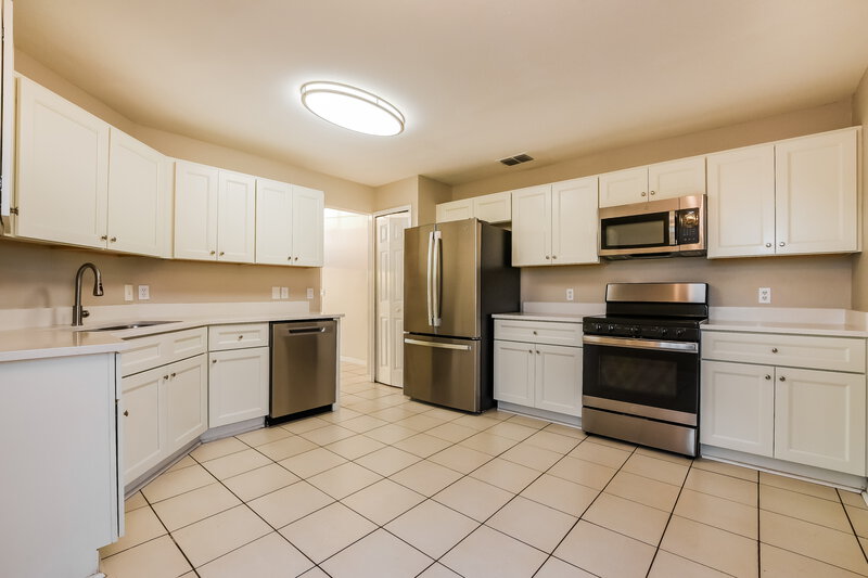 2,940/Mo, 4732 Fort Bravo Ct Orlando, FL 32822 Kitchen View