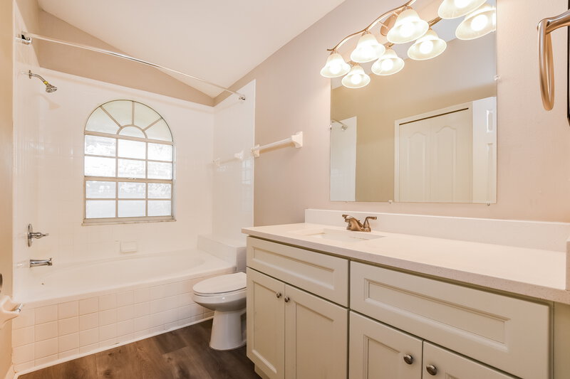 2,940/Mo, 4732 Fort Bravo Ct Orlando, FL 32822 Main Bathroom View