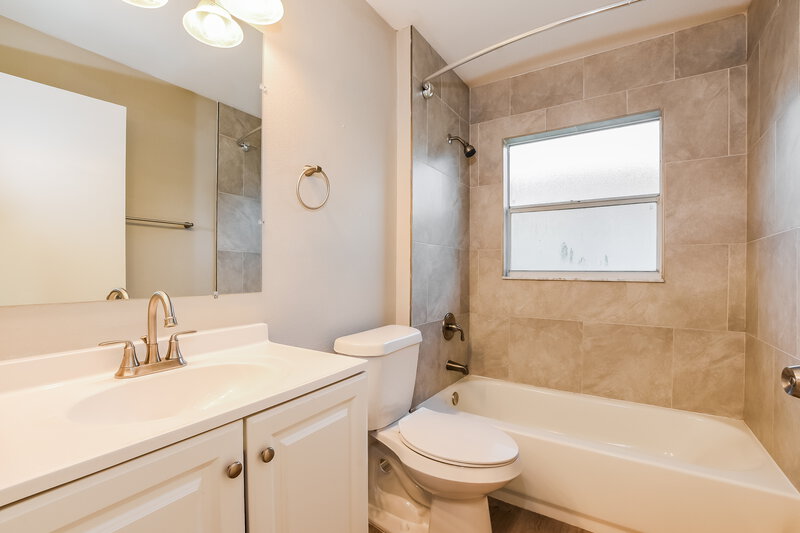 2,940/Mo, 4732 Fort Bravo Ct Orlando, FL 32822 Bathroom View