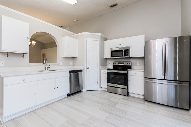 2,300/Mo, 7714 Harbor Bend Cir Orlando, FL 32822 Kitchen View