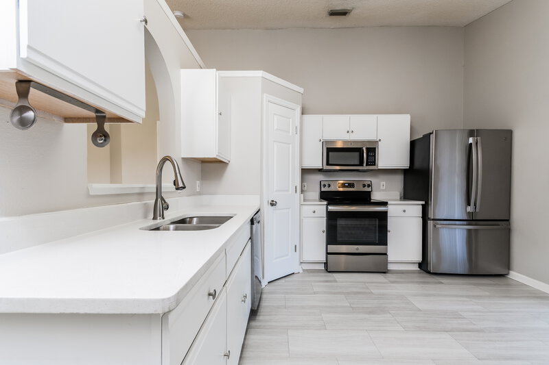 2,300/Mo, 7714 Harbor Bend Cir Orlando, FL 32822 Kitchen View 2