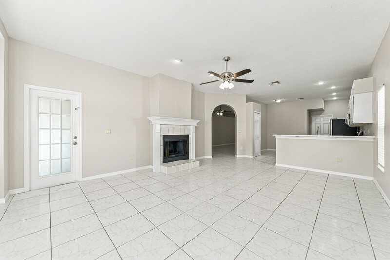 2,420/Mo, 131 Harwood Cir Kissimmee, FL 34744 Family Room View 2