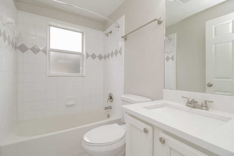 2,595/Mo, 131 Harwood Cir Kissimmee, FL 34744 Bathroom View