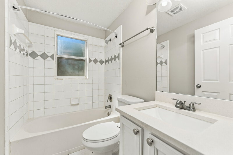 2,420/Mo, 131 Harwood Cir Kissimmee, FL 34744 Bathroom View