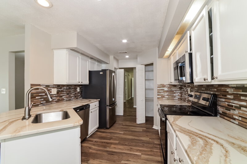 1,820/Mo, 518 Carlsbad Dr Kissimmee, FL 34758 Kitchen View