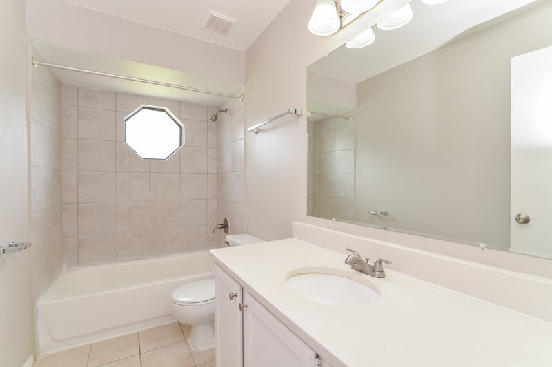 1,820/Mo, 518 Carlsbad Dr Kissimmee, FL 34758 Bathroom View