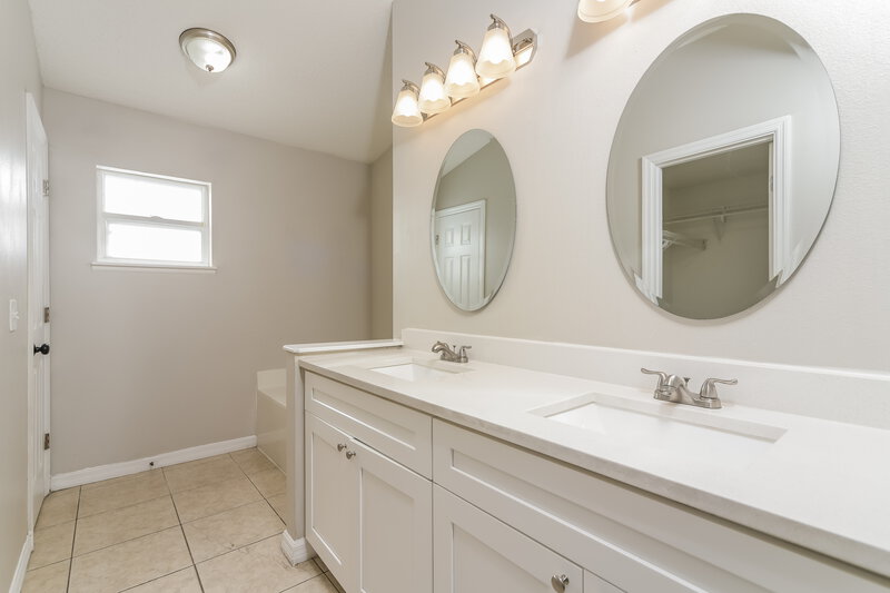 1,885/Mo, 2903 Noah Cir Saint Cloud, FL 34772 Main Bathroom View