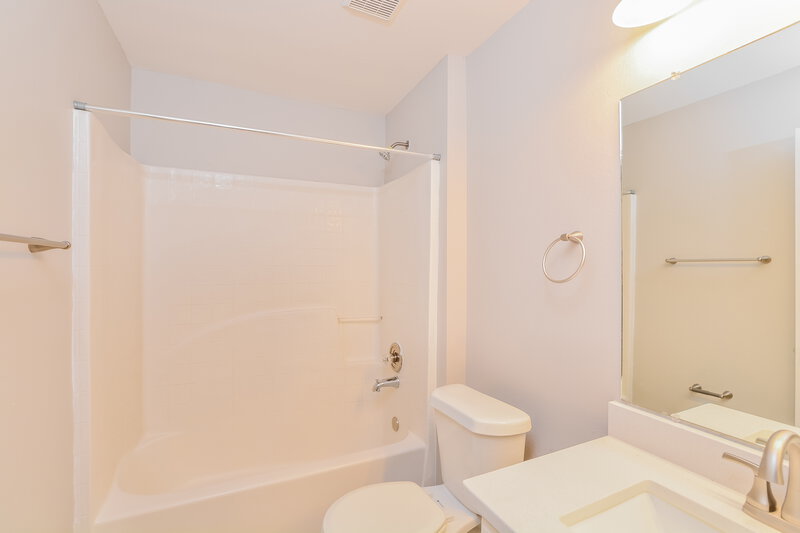 3,470/Mo, 7512 Harbor Bend Cir Orlando, FL 32822 Bathroom View