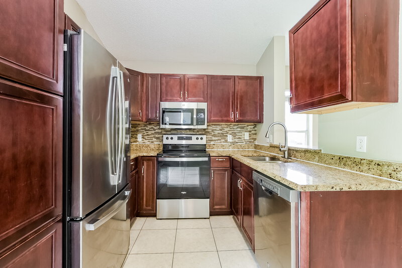 1,995/Mo, 1206 Sheeler Hills Dr Apopka, FL 32703 Kitchen View