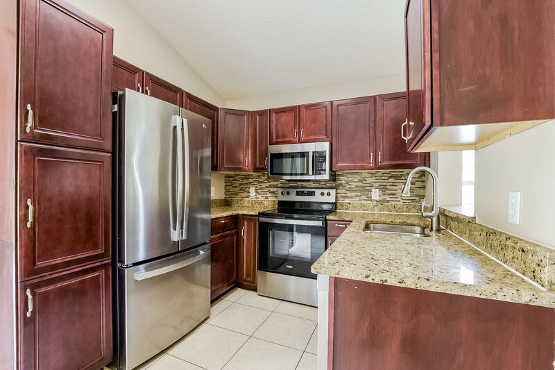 1,995/Mo, 1206 Sheeler Hills Dr Apopka, FL 32703 Kitchen View 2