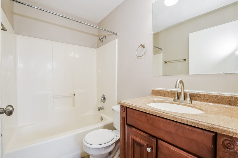 1,995/Mo, 1206 Sheeler Hills Dr Apopka, FL 32703 Bathroom View