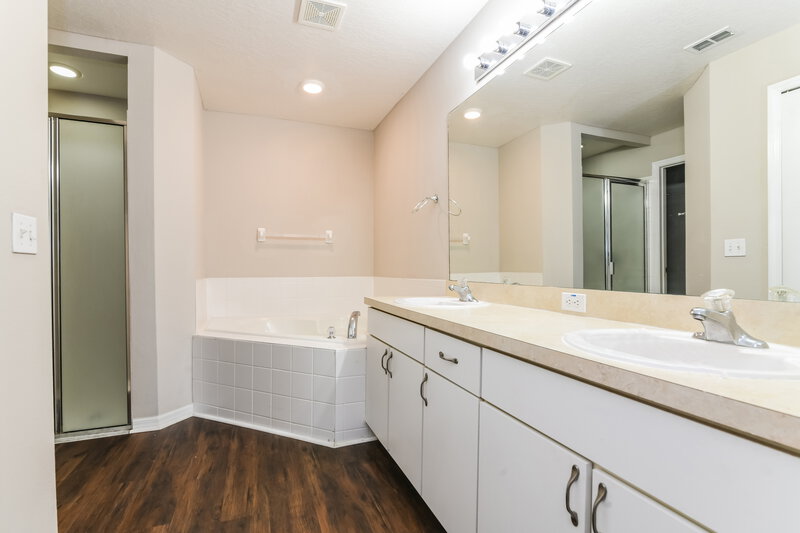 2,175/Mo, 1138 Orne Ct Kissimmee, FL 34759 Main Bathroom View