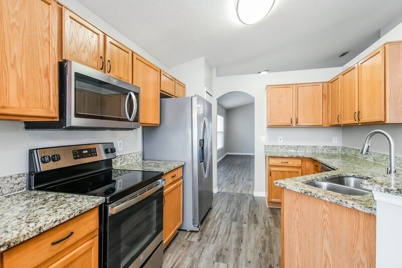 2,615/Mo, 5151 Adair Oak Dr Orlando, FL 32829 Kitchen View