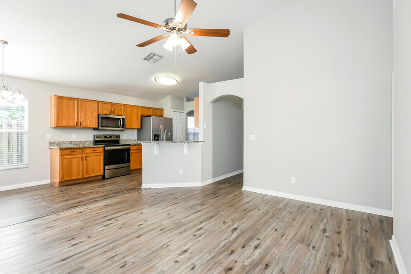 2,615/Mo, 5151 Adair Oak Dr Orlando, FL 32829 Family Room View 2