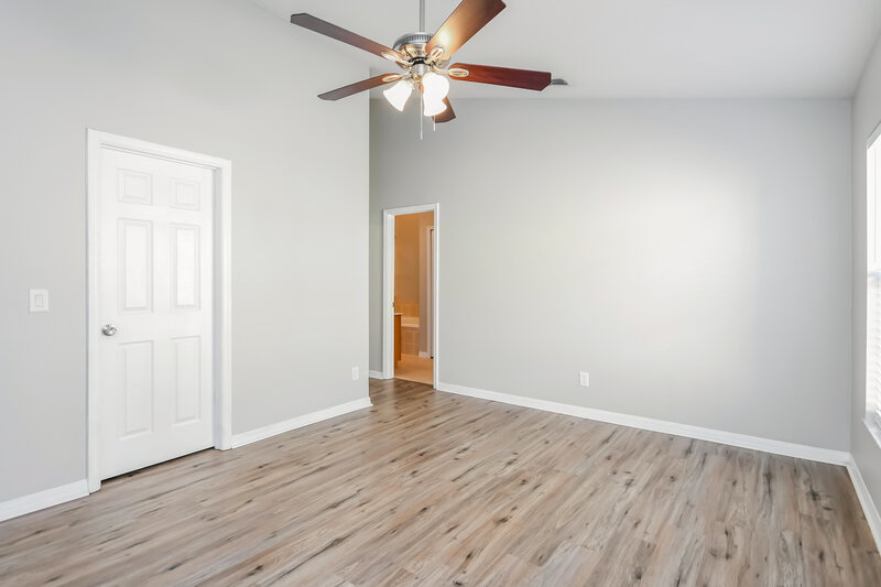 2,615/Mo, 5151 Adair Oak Dr Orlando, FL 32829 Main Bedroom View 2