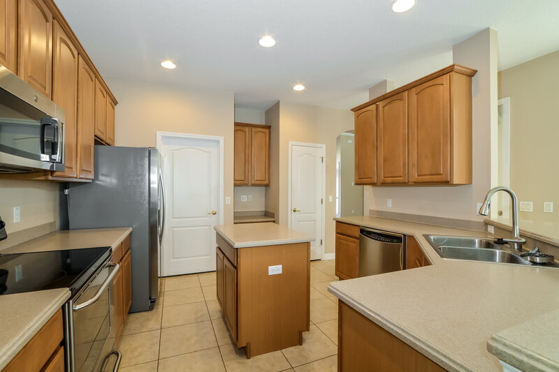 2,945/Mo, 16208 Birchwood Way Orlando, FL 32828 Kitchen View