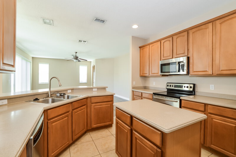 2,945/Mo, 16208 Birchwood Way Orlando, FL 32828 Kitchen View 2