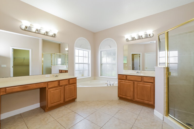 2,945/Mo, 16208 Birchwood Way Orlando, FL 32828 Main Bathroom View