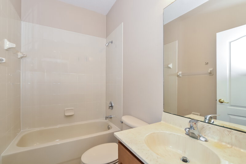 2,945/Mo, 16208 Birchwood Way Orlando, FL 32828 Bathroom View 2