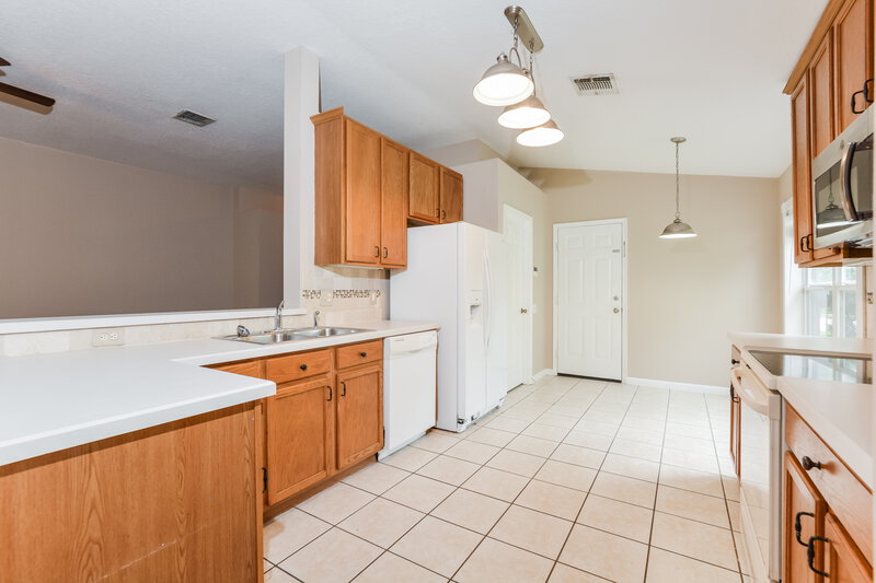 2,350/Mo, 1007 Cinnamon Fern Ct Casselberry, FL 32707 Kitchen View
