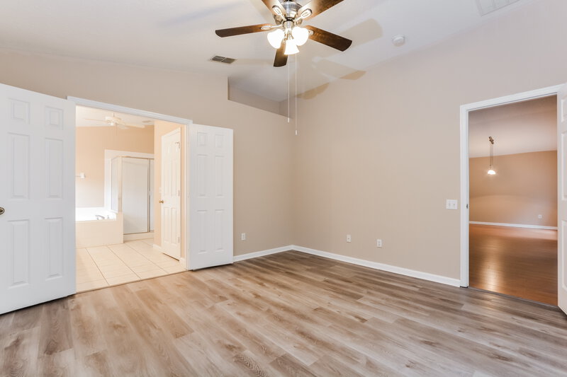 2,350/Mo, 1007 Cinnamon Fern Ct Casselberry, FL 32707 Main Bedroom View 2