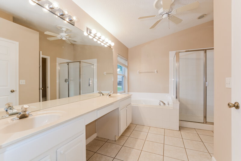 2,350/Mo, 1007 Cinnamon Fern Ct Casselberry, FL 32707 Main Bathroom View